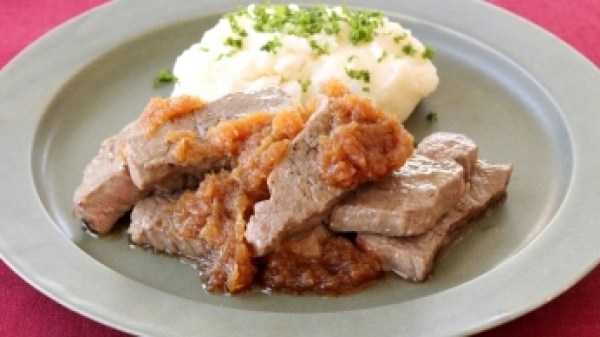 スティックステーキ　オニオンソースの画像