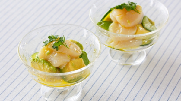 ほたてとアボカドのサラダの画像