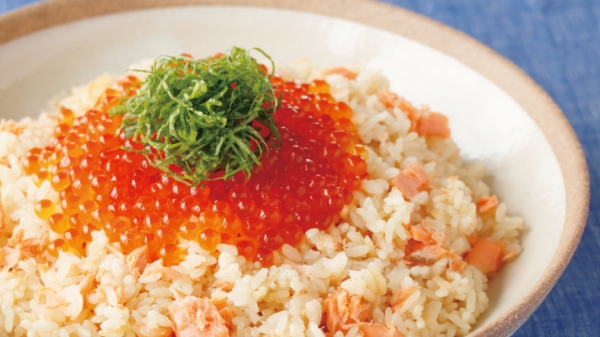 鮭といくらの親子炊き込みご飯の画像