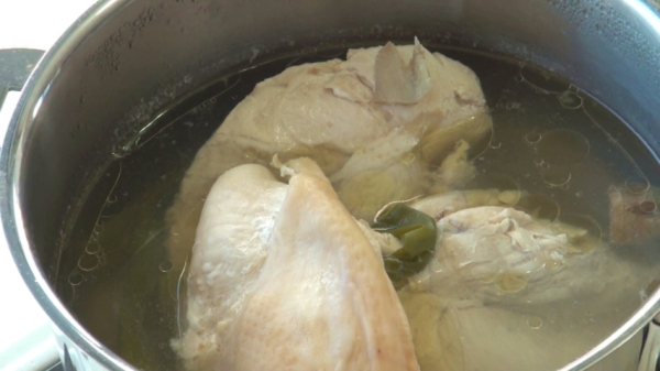 鶏むね肉をふっくらゆでる方法の画像