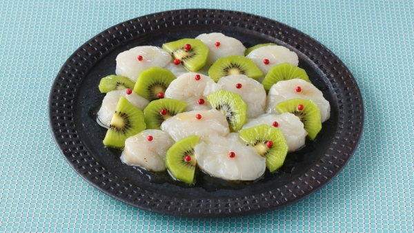 ほたてとキウイのカルパッチョの画像