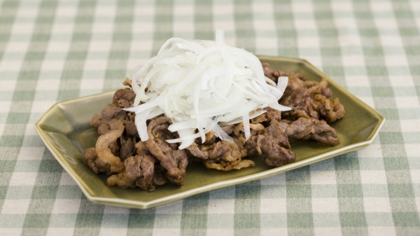 牛肉の甘辛しょうゆソテー　オニスラのせの画像