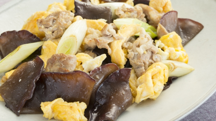 生きくらげと豚肉の卵炒め 顔が見える食品