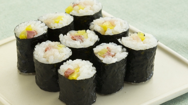 ぶりたくの細巻き寿司の画像