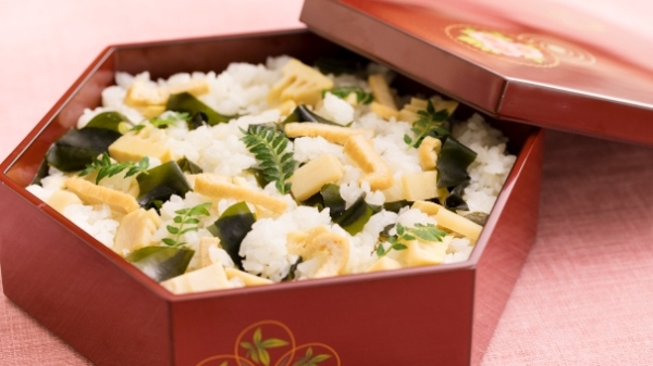 わかめとたけのこの木の芽寿司の画像