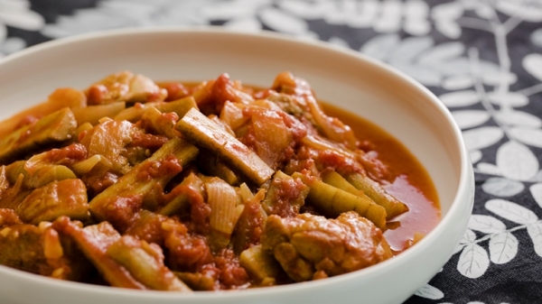 ごぼうと鶏肉のトマト煮の画像