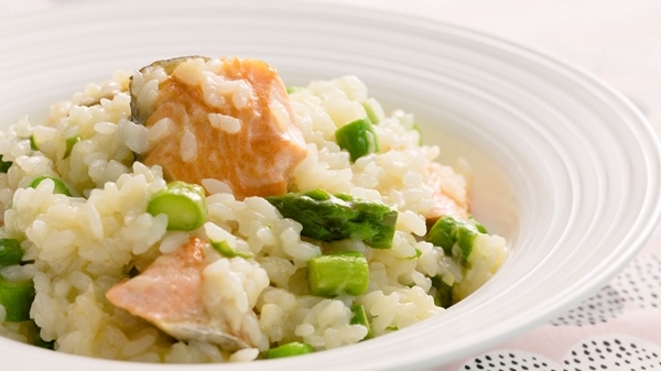 鮭とアスパラガスのリゾットの画像