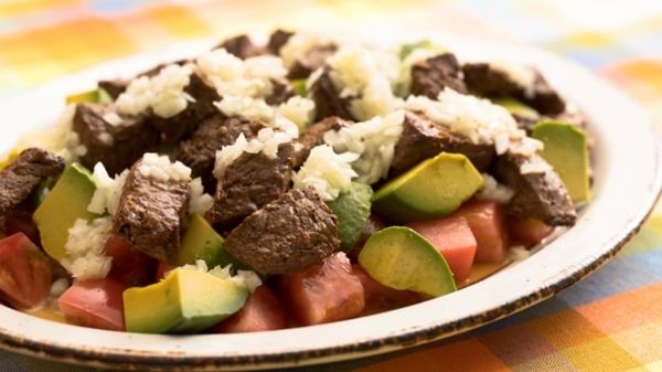 牛ステーキのサルサグリルサラダの画像