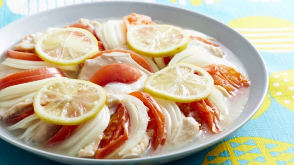 鶏むね肉とトマトの塩麹レモン蒸しの画像