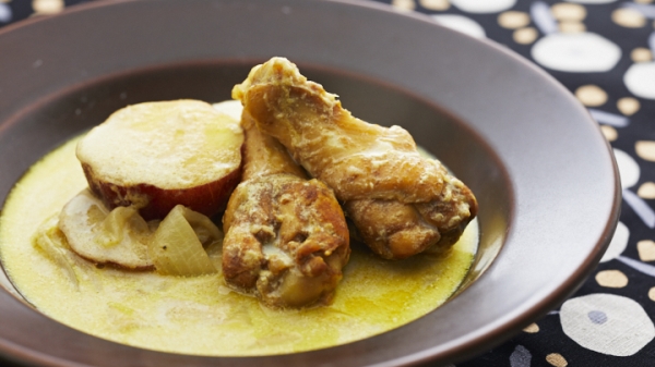 鶏手羽とさつまいものミルクカレースープの画像