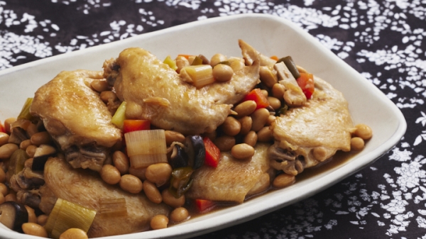 鶏手羽先と大豆の黒酢煮の画像