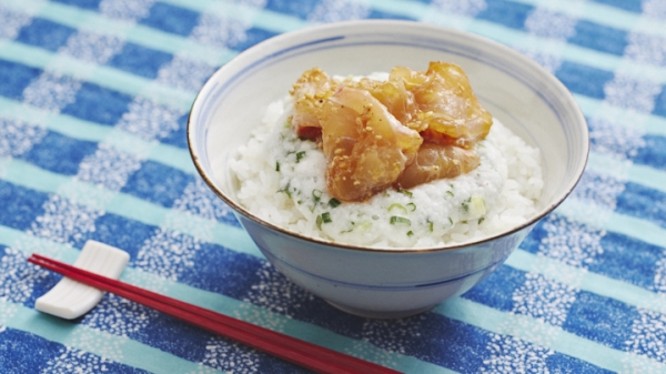 真鯛のごま漬け　香味山かけ丼の画像