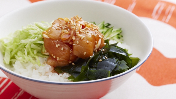 わかめとほたてのコチュジャン和え丼の画像