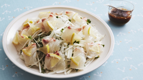 真鯛とウドの香りサラダの画像