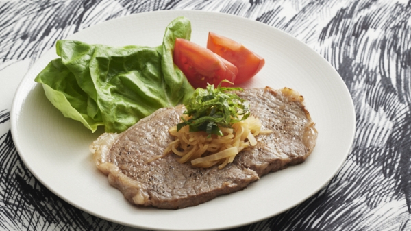 牛ステーキ　大根バタポンソースの画像