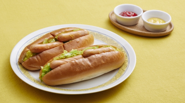 スパイシーキャベツのホットドッグの画像