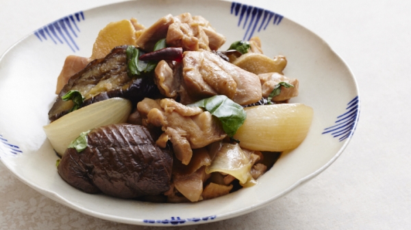 鶏もも肉となすの台湾風バジル炒め煮の画像