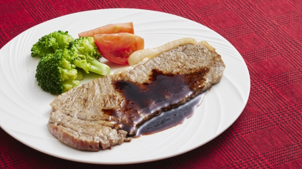 牛ステーキ　バルサミコソースの画像