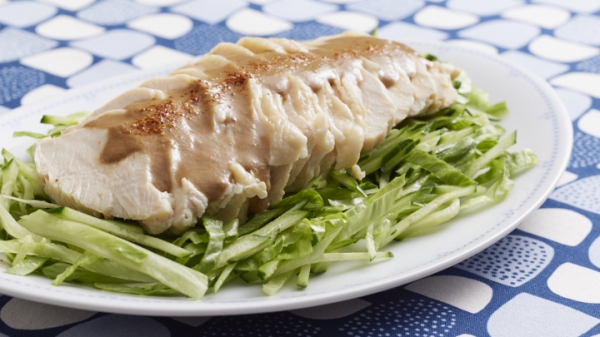 蒸し鶏のポン酢ごまダレがけの画像