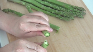 アスパラガスをおいしく食べる下ごしらえ 顔が見える食品